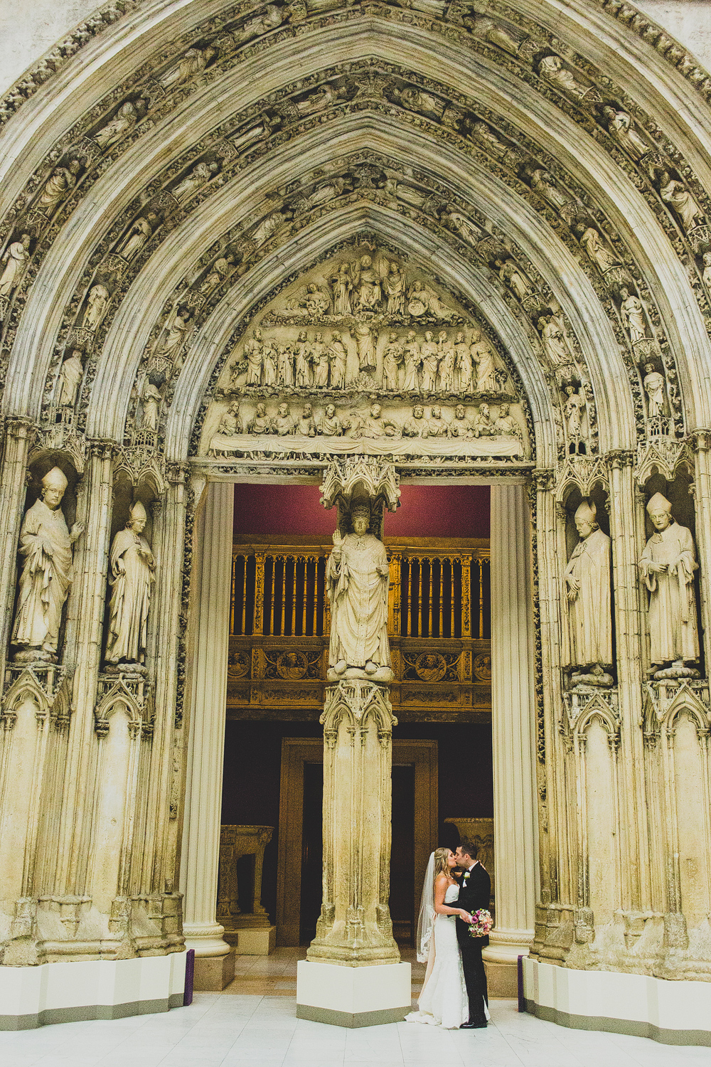 Pittsburgh-Wedding-Photographer-carnegie-museum